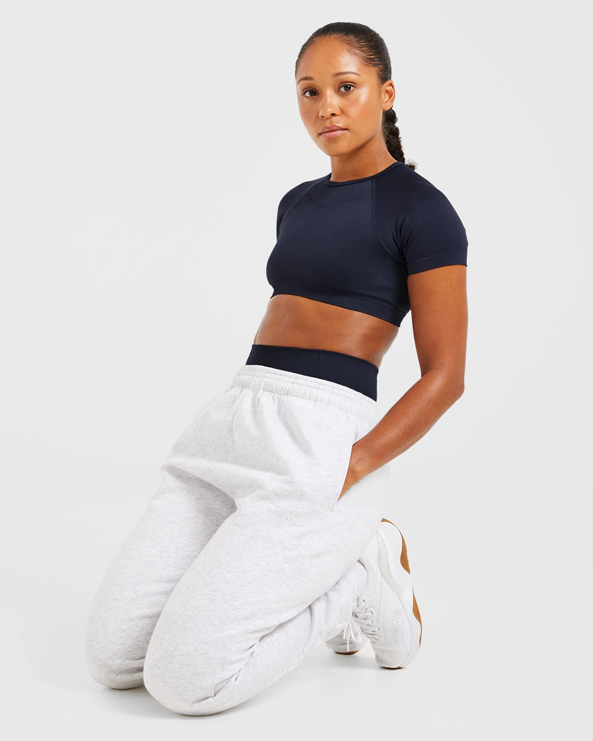 Balance V3 Seamless Crop Top - Navy - Image 8